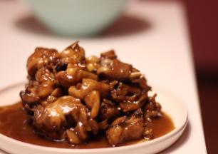 炖至收汁后关火，关火后继续焖1分钟左右后出锅