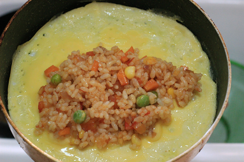 你做的蛋包饭总是破皮？学会这一招，再也不用担心这个问题了！