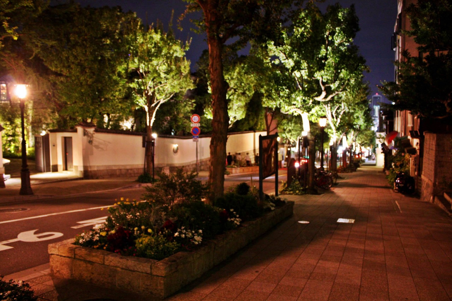 醉人的夏夜里，一起吃顿烧烤好不好