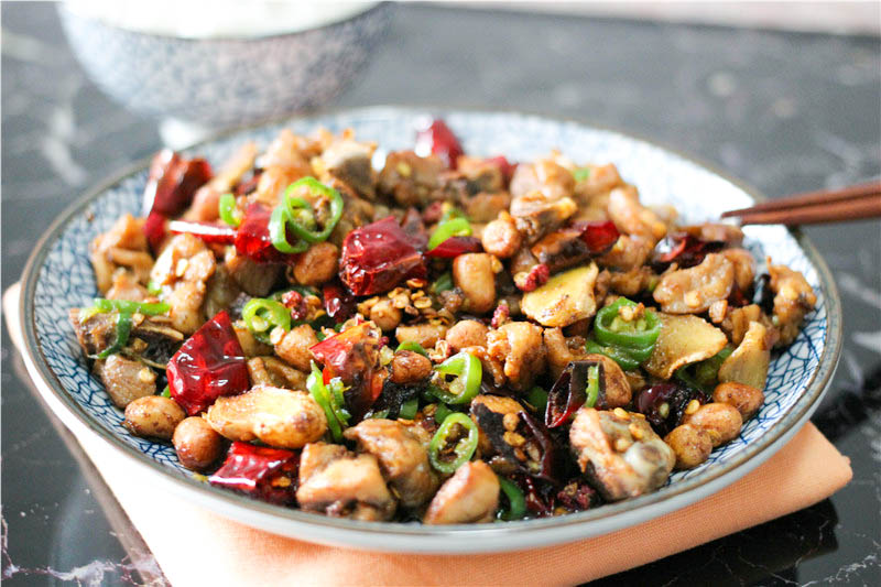 只有自己做的辣子鸡才不用在辣子里找鸡肉！