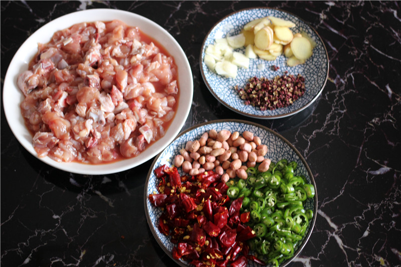 只有自己做的辣子鸡才不用在辣子里找鸡肉！