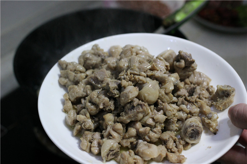 只有自己做的辣子鸡才不用在辣子里找鸡肉！