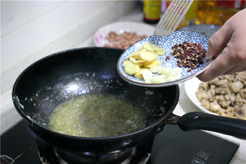 只有自己做的辣子鸡才不用在辣子里找鸡肉！