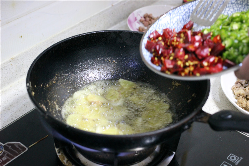 只有自己做的辣子鸡才不用在辣子里找鸡肉！