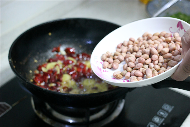 只有自己做的辣子鸡才不用在辣子里找鸡肉！
