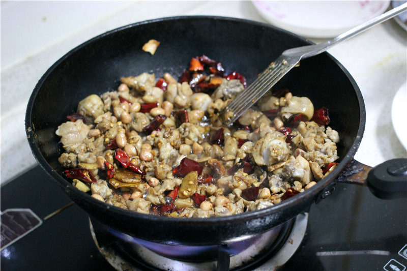 只有自己做的辣子鸡才不用在辣子里找鸡肉！