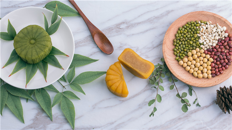 八月十五月儿圆，中秋月饼香又甜