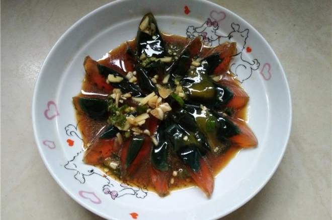 凉拌松花蛋