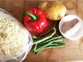 这道菜的食材如下。