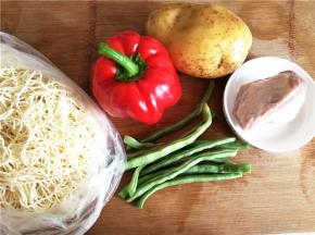 这道菜的食材如下。