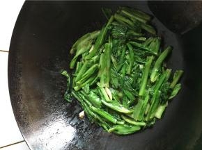 加入盐、蔬之鲜出锅