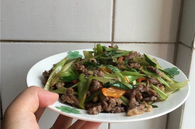 芹菜炒牛肉