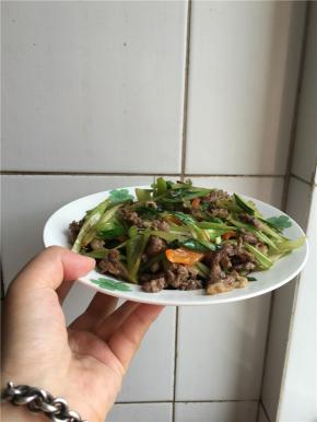 大火翻炒1分钟起锅