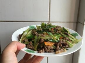 大火翻炒1分钟起锅