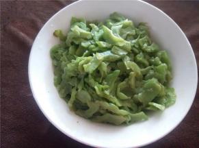 快速翻炒可以出锅，装盘即可享用美食