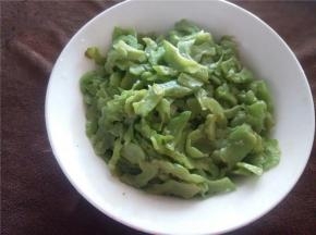 快速翻炒可以出锅，装盘即可享用美食