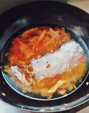 往锅中加水至到水开