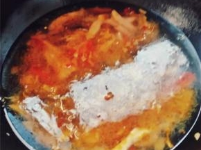 往锅中加水至到水开