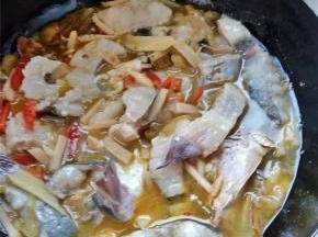 改小火熬制5分钟倒入鱼肉
