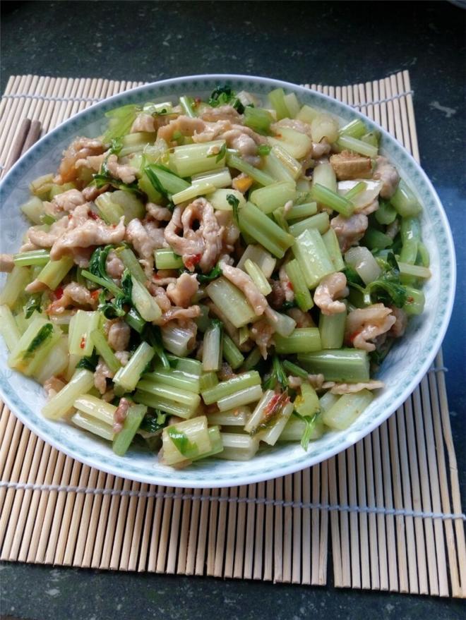 芹菜炒肉