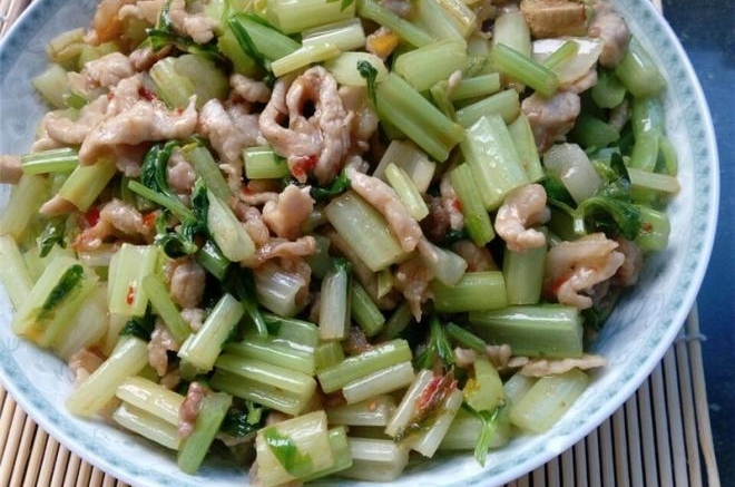 芹菜炒肉