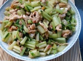 最后装盘，上桌，开动了