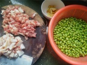 将食材洗净准备