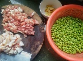 将食材洗净准备