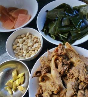 准备好食材，依依洗净