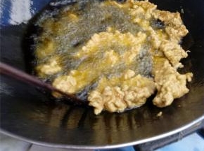 重复4的操作，至到将里脊炸到焦脆金黄