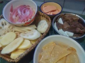 将食材洗净准备