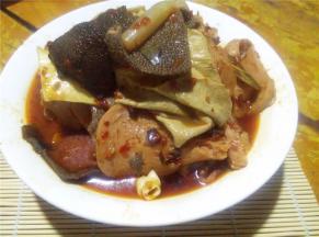 最后装盘，简易自制川系火锅就可以开动啦！