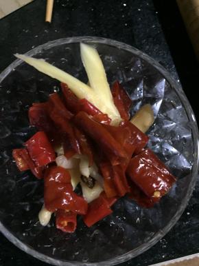 切好泡姜泡海椒