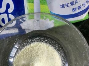 加入奶粉。
