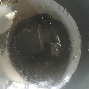 锅内倒入少许油小火加热（开始炒黄瓜啦~~）