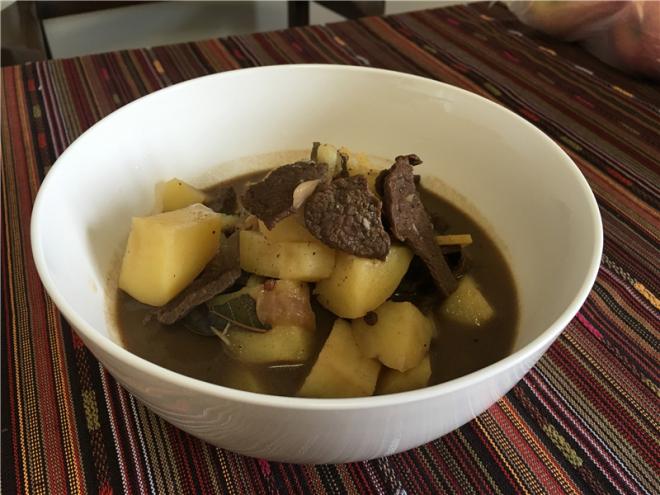 砂锅土豆炖牛肉