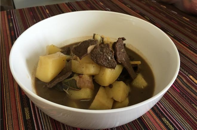 砂锅土豆炖牛肉