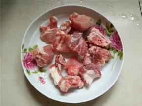 排骨洗净装盘待用