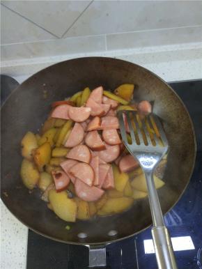 冬瓜8成熟后，加入火腿片