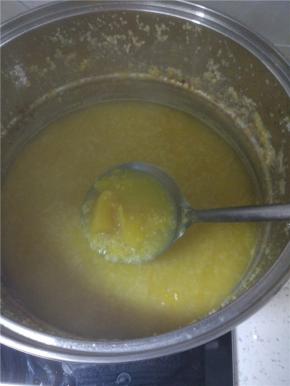 熬煮15分钟左右，看南瓜已经软烂，