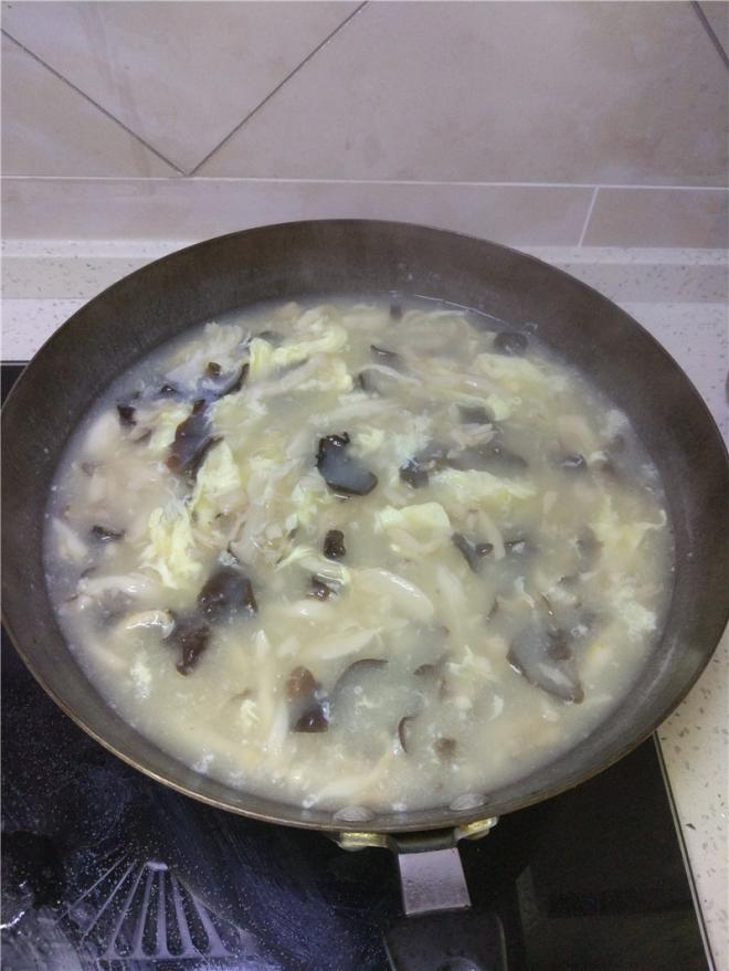 鲜蘑木耳鸡蛋汤