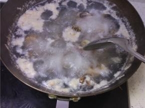 大火煮开，稍微搅拌下
