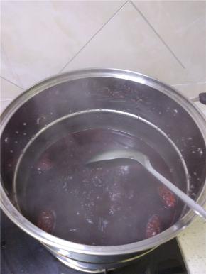 煮到半个小时左右，粥开始变得浓稠，