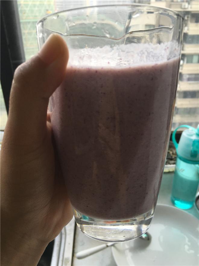 吃出好气色的花青素奶昔