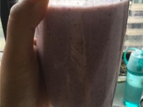 尽快饮用，因为长久置放，牛奶和水果会相互影响，不利于营养吸收。