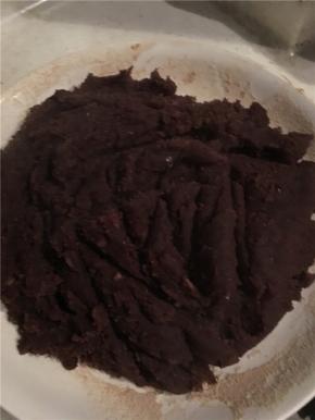 炒好后，在一边放凉。