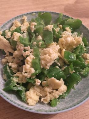 鸡蛋液成形后，出锅。