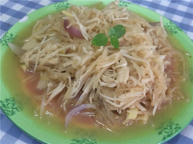 蚝油萝卜丝配金针菇