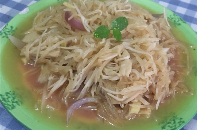 蚝油萝卜丝配金针菇