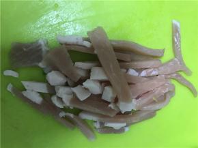 猪肉切片或者切条。